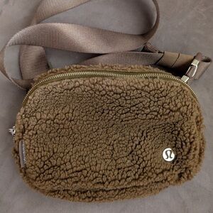 Lululemon Everywhere Belt Bag Fleece